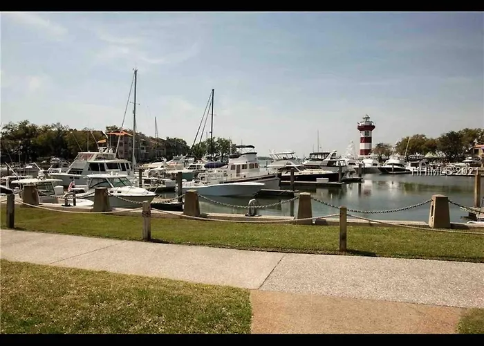 In The Heart Of Harbour Town 2Br 2Ba Pool Access Close To Beach